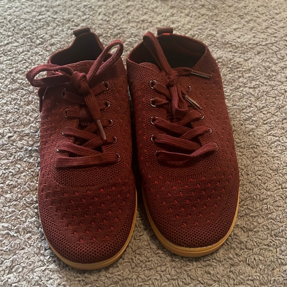 Burgundy Suavs Zilker Sneakers